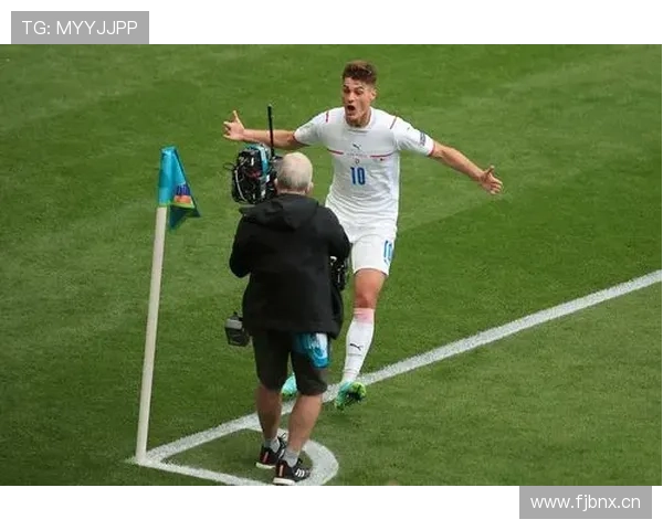 沃特金斯与卢卡库:全能前锋与终结专家的战术角色对比分析 沃特金斯与卢卡库:全能前锋与终结专家的战术角色对比分析