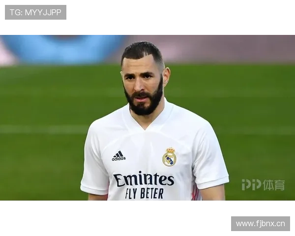 本泽马生涯评价争议:关键战表现与体系依赖如何影响历史定位 本泽马生涯评价争议:关键战表现与体系依赖如何影响历史定位